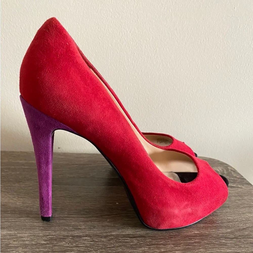Guess purple and red pumps